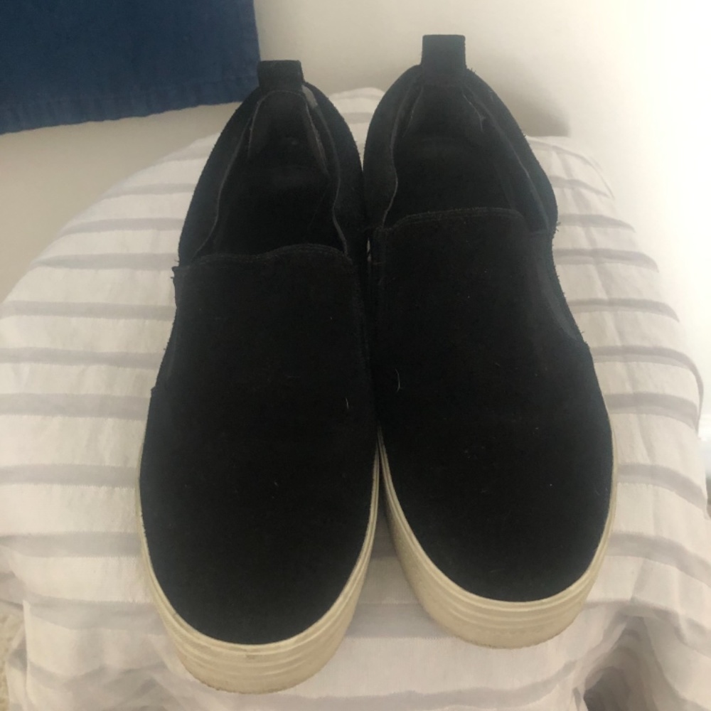 Sneakers - Picture 2 of 3
